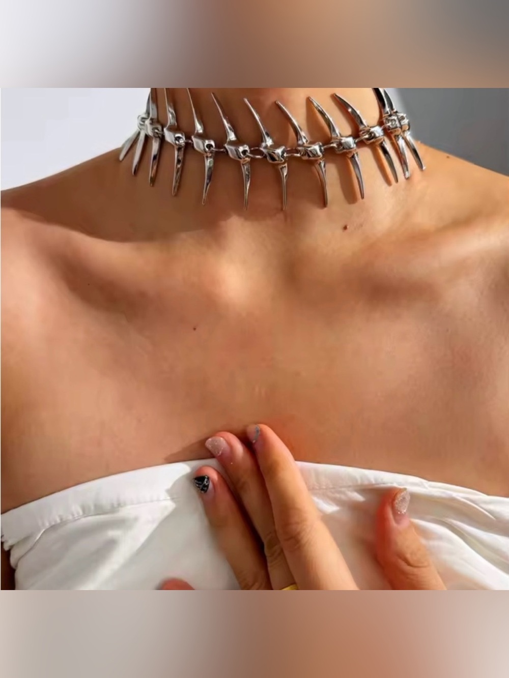 NEW! Trendy Silver Spine Statement Back Necklace - Picture 2 of 6